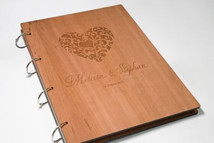 Gästebuch, Holzcover, "Gestaltung: Herz", Personalisiert